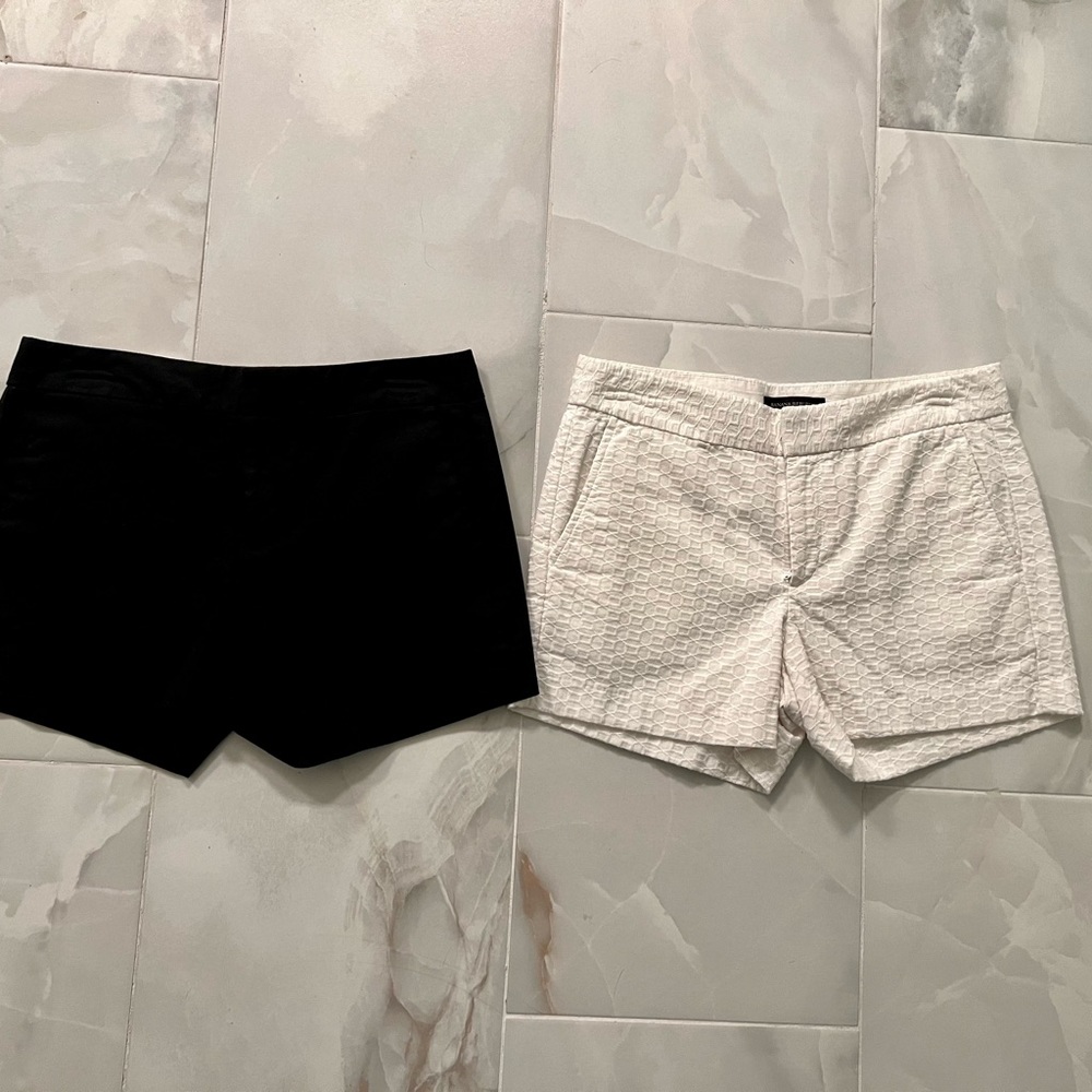 NWT banana republic Hampton fit shorts 2 pairs white black size 4